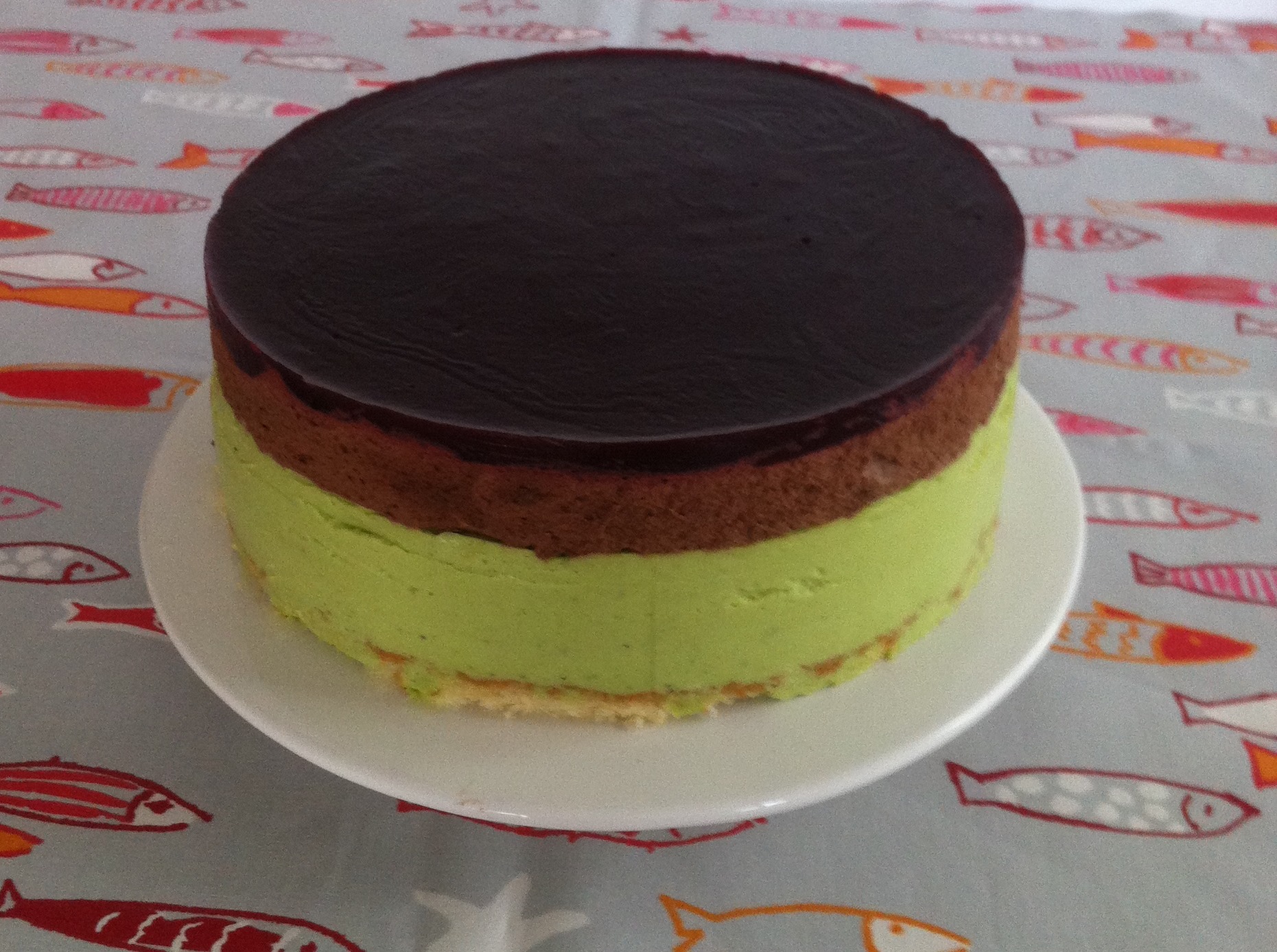 Bavarois A La Mousse Pistache Et Mousse Au Chocolat Glacage Cassis Octavie A Paris
