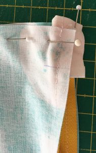 Vue de l'angle près du zip avant la couture de coté