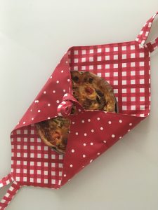 Le sac à tarte et sa tarte.