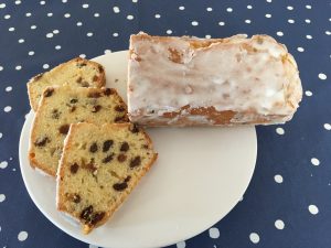 Cake raisins secs rhumé et glacé