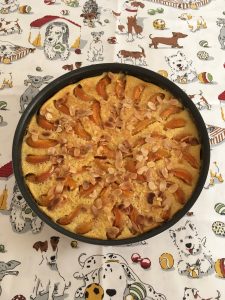 Clafoutis aux amandes effiles.