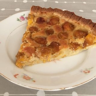 Part de tarte aux mirabelles.