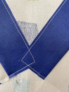 detail du dos du petit tablier