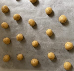 Petites boules des biscuits aux amandes