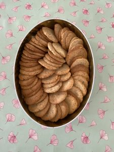 Biscuits aux noisettes legers et tres croustillants.