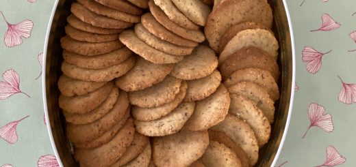 Biscuits aux noisettes legers et tres croustillants.