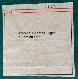 Tracer une ligne a 1 cm du bord du grand sac a salade avec son filet interieur amovible.