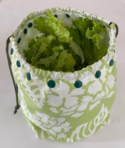 Grand sac a salade avec son filet interieur amovible.