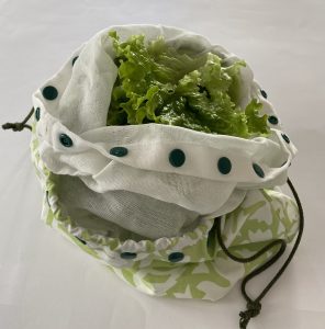 Grand sac a salade avec son filet interieur amovible.