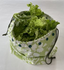 Grand sac a salade avec son filet interieur amovible.
