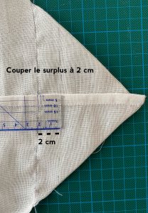 Mesurer 2cm a partir de la couture du grand sac a salade