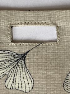 Assemblage des boutonnieres cote sac