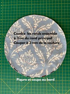 Coupe au bord de la charlotte lavable