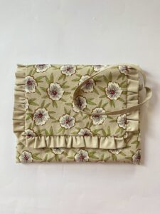 Pochette a volant pour les tablettes.