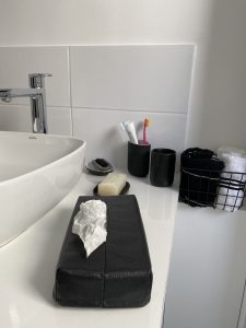 Boitea mouchoirs dans la salle de bains